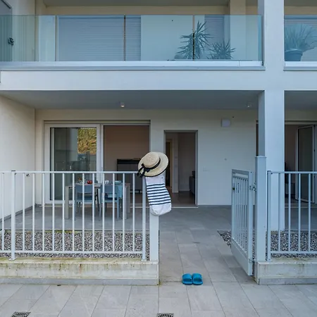 Appartement Guesthost - Flat 100m From With Swimming Pool *