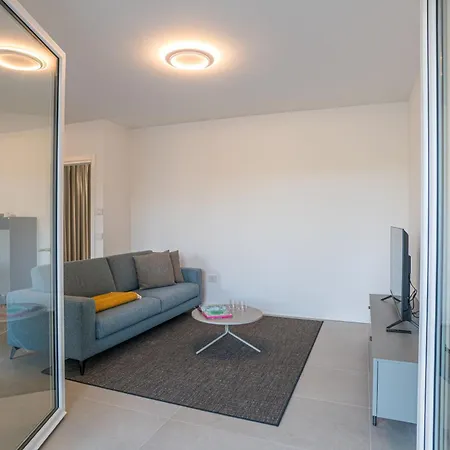 Guesthost - Flat 100m From With Swimming Pool Appartement