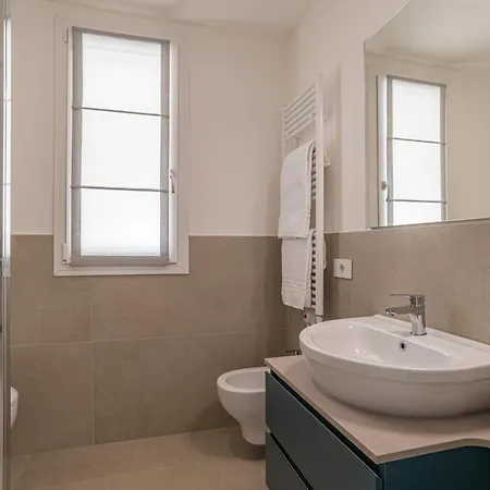 Guesthost - Flat 100m From With Swimming Pool Appartement Peschiera del Garda