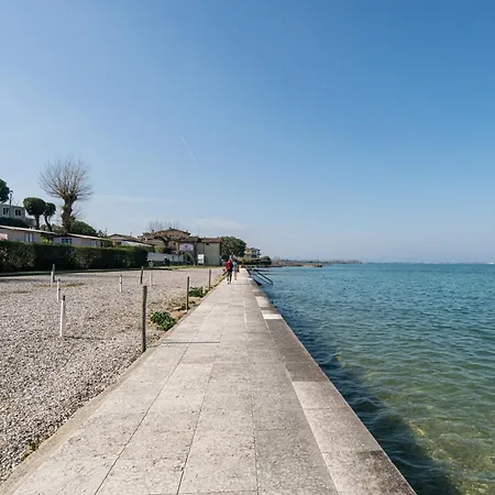 Guesthost - Flat 100m From With Swimming Pool