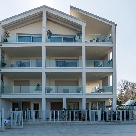 Guesthost - Flat 100m From With Swimming Pool Appartement Peschiera del Garda