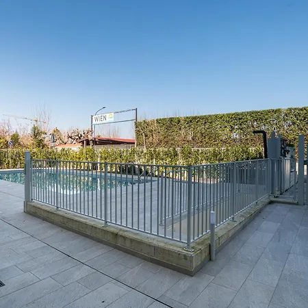 Guesthost - Flat 100m From With Swimming Pool *