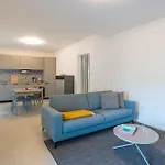 Guesthost - Flat 100m From With Swimming Pool Lägenhet Peschiera del Garda